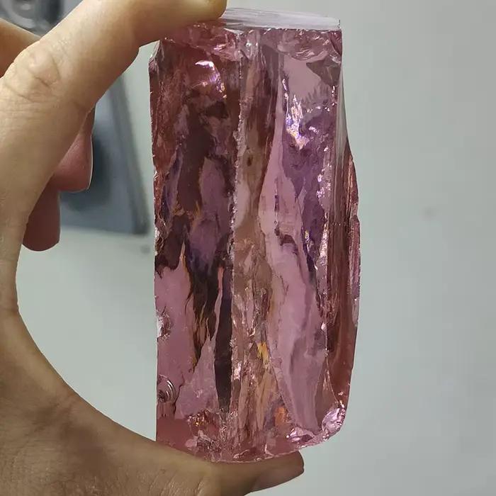 Matières premières synthétiques de Zircon cubique de couleur rose, pierre CZ brute non coupée pour la fabrication de pierres précieuses