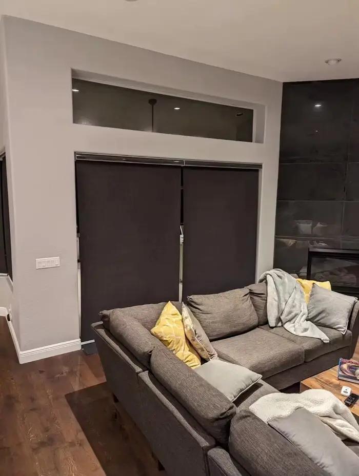 Stores enrouleurs motorisés sans fil Decopedia pour fenêtres, stores occultants intelligents jour et nuit pour salon