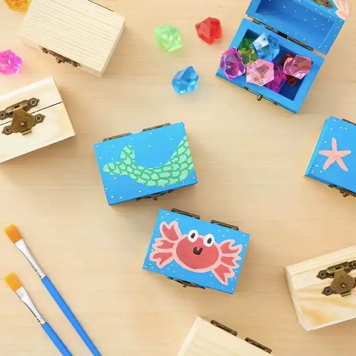 Petites boîtes en bois avec couvercle à charnière