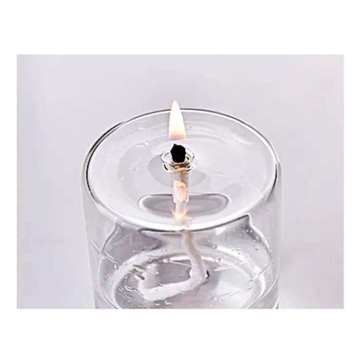 Bougie à huile en verre rechargeable dans un bougeoir