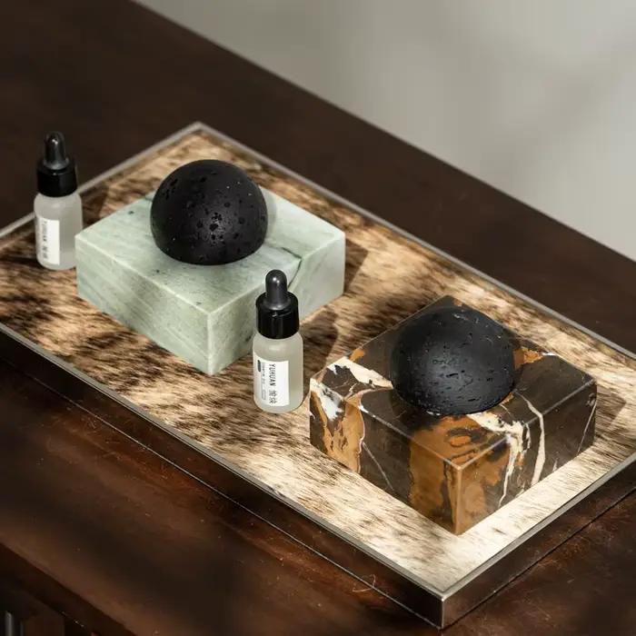 Diffuseur de pierre de roche de lave noire avec base en marbre