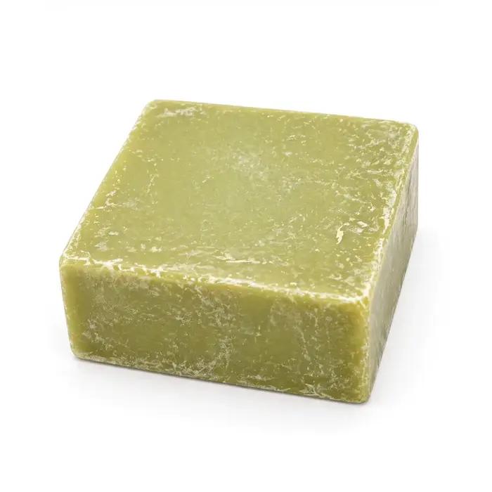 Savon naturel ancien, affiné 3 ans dans une grotte, à l'huile d'olive et de laurier traditionnelle,