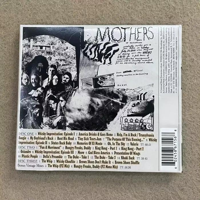 Ensemble d'albums en direct sur CD (3 disques) avec couverture photo de groupe rétro, esthétique iconique des années 60 + morceaux live énergiques pour une écoute et une présentation optimales