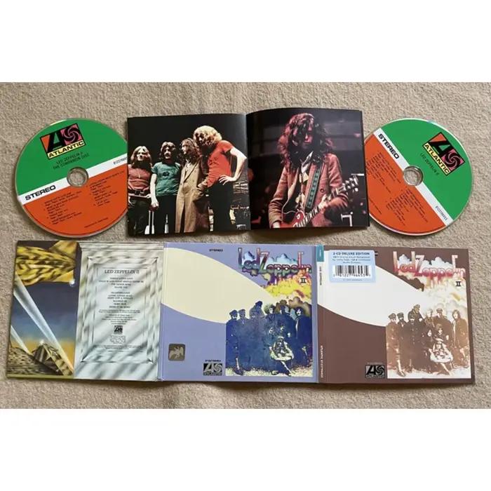 CD de rock Led Zeppelin II, comprenant des titres tels que Whole Lotta Love et Ramble on, reflétant la puissance brute du hard rock des années 70