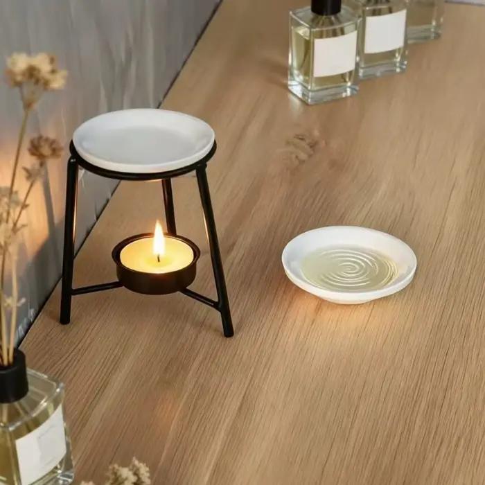 Brûleur d'aromathérapie en céramique avec base en fer ajourée