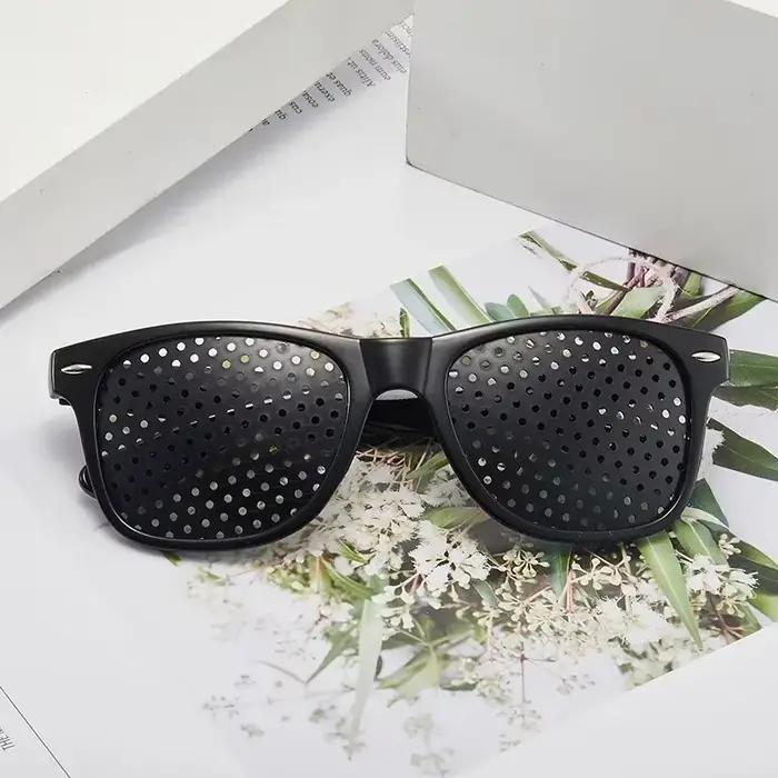 Lunettes Anti-myopie et astigmatisme pour hommes et femmes, améliorant la Vision, avec trous pour corriger la Fatigue, sténopé