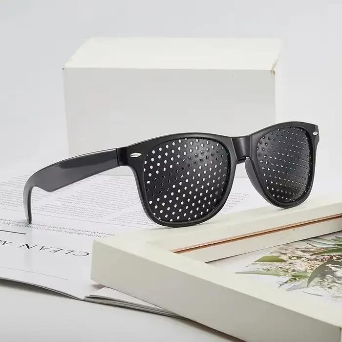 Lunettes Anti-myopie et astigmatisme pour hommes et femmes, améliorant la Vision, avec trous pour corriger la Fatigue, sténopé