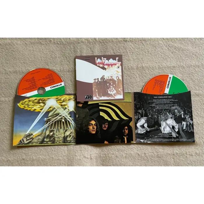 CD de rock Led Zeppelin II, comprenant des titres tels que Whole Lotta Love et Ramble on, reflétant la puissance brute du hard rock des années 70