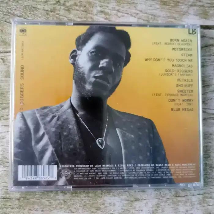 CD Leon Bridges Gold-Diggers Sound C'est le troisième album de Leon Bridges et continue sa interprétation de la musique rétro Soul